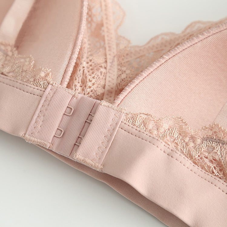 Wireless Romantic Breathable Triangle Lace Mulberry Silk Bras [SKBR0041]